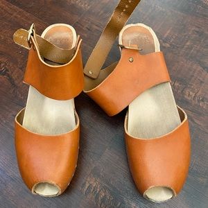 Bryr Miranda Peep Toe Clogs